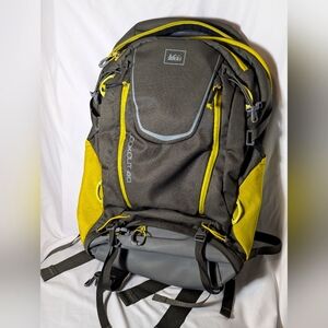 REI looking 40 day backpack BRAND NEW